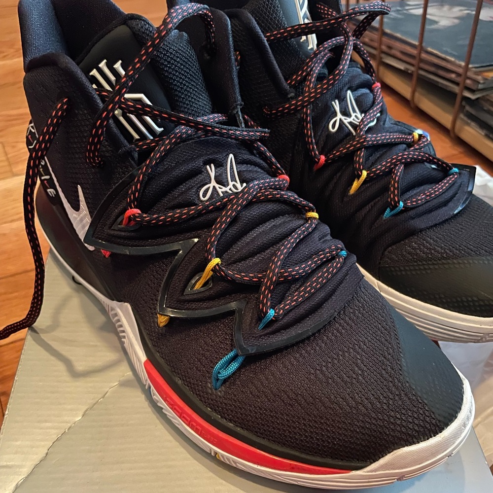 Nike Kyrie 5 “FRIENDS” - Mens sz. 10 - worn 2x